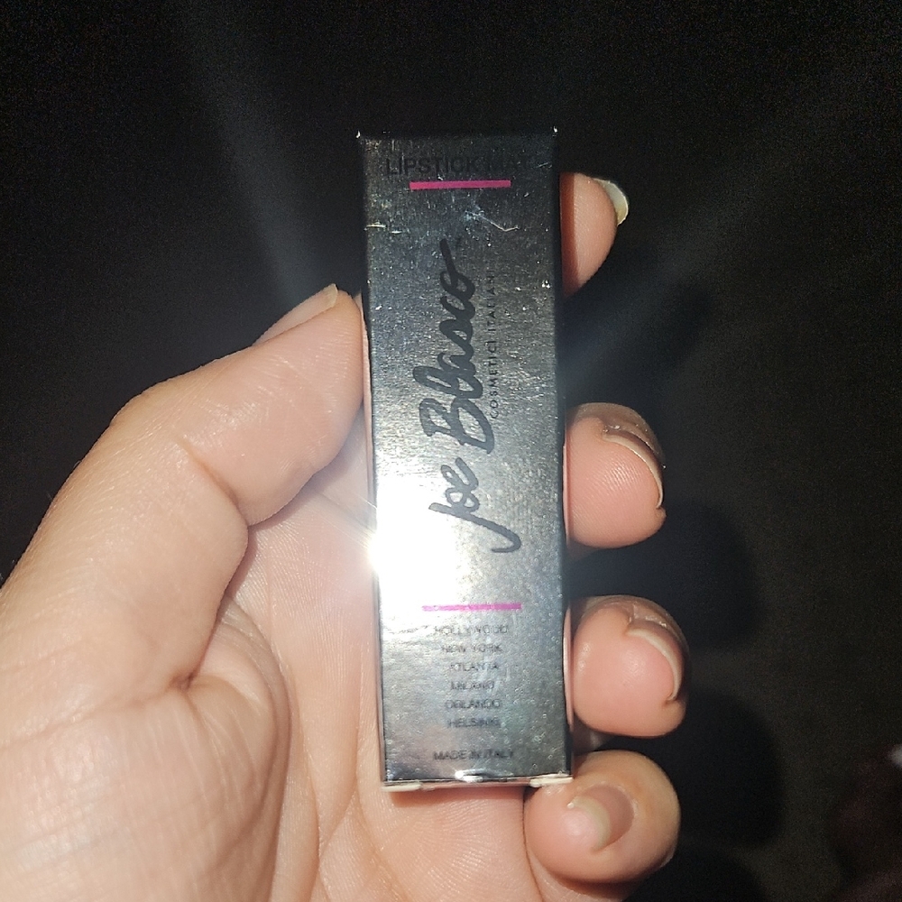 Lipstick‎